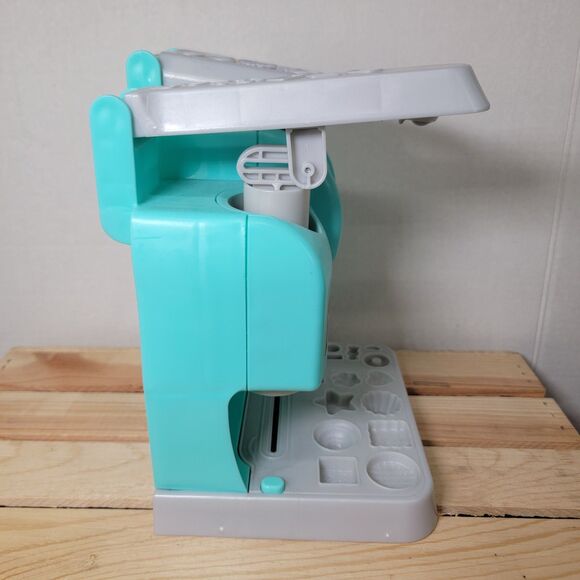 Play-Doh Cafe Kitchen Creation - Picture 6 of 9